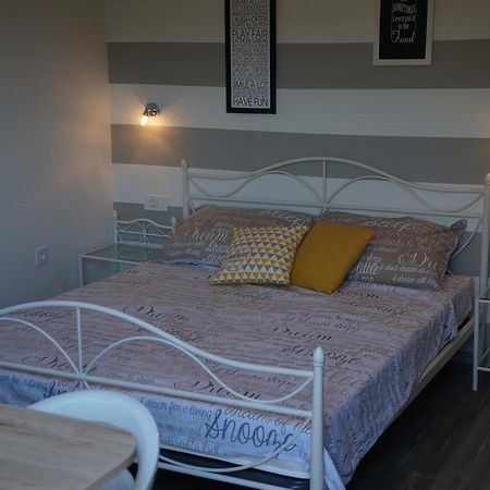 Apartments Valentino 苏佩塔斯卡德拉加 外观 照片