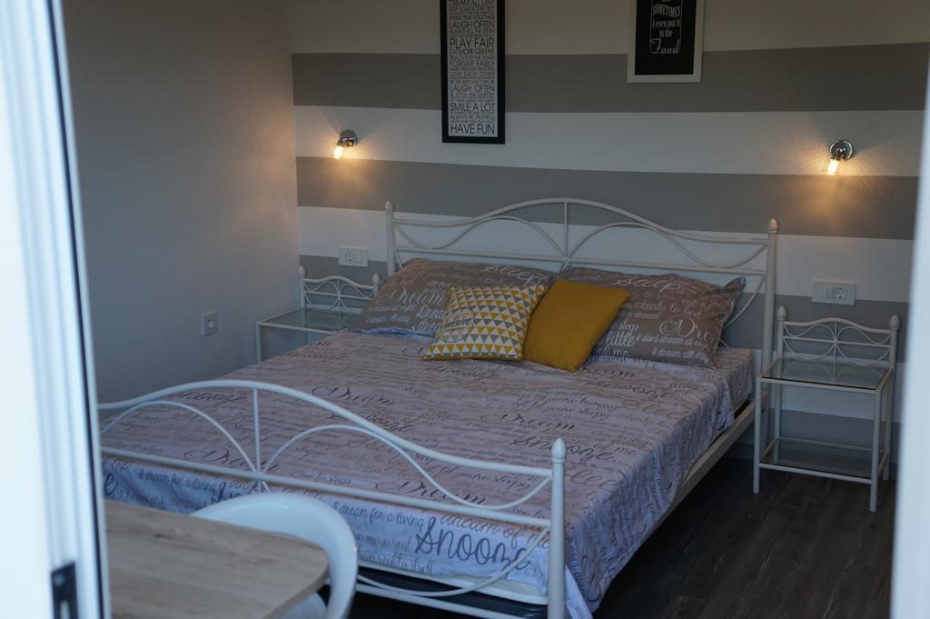 Apartments Valentino 苏佩塔斯卡德拉加 外观 照片